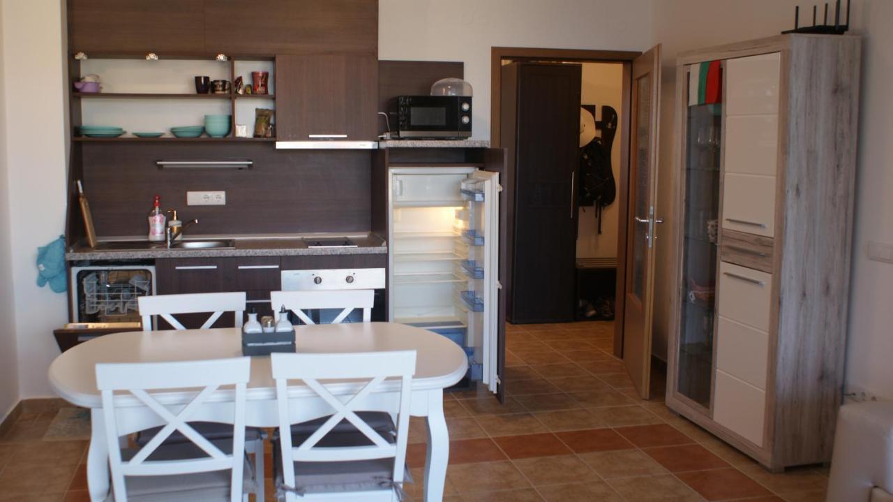 Cozy Apartment With Sea View And Free Parking ポモリエ エクステリア 写真